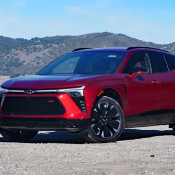 2024 极速赛车 Chevrolet Blazer EV First Drive Review: Beautifully normal for the Early Majority