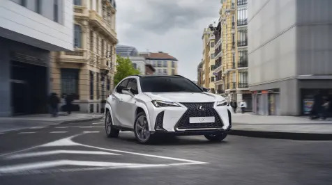 <h6><u>2025 Lexus UX 300h</u></h6>