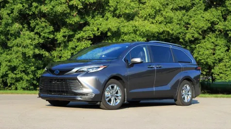 <h6><u>2024 Toyota Sienna Review: Still the high-mpg monster of minivans</u></h6>